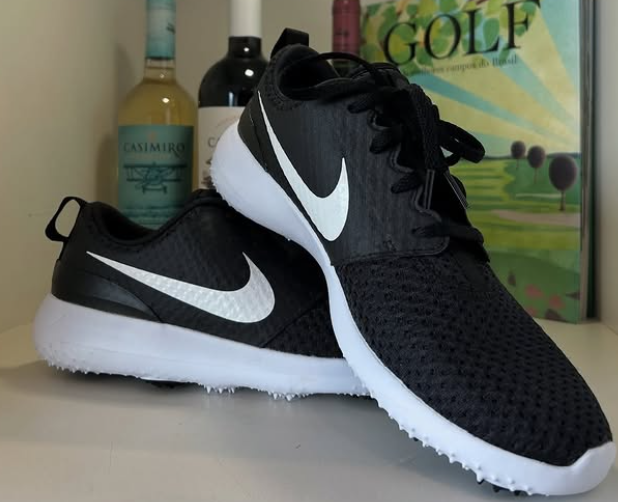 Tênis nike feminino Tam 7y (preto e branco tecidoz)